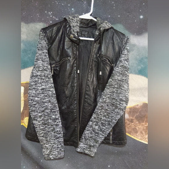 SIZE XL black pleather biker jacket with static gray fabric sleeves - Picture 6 of 11